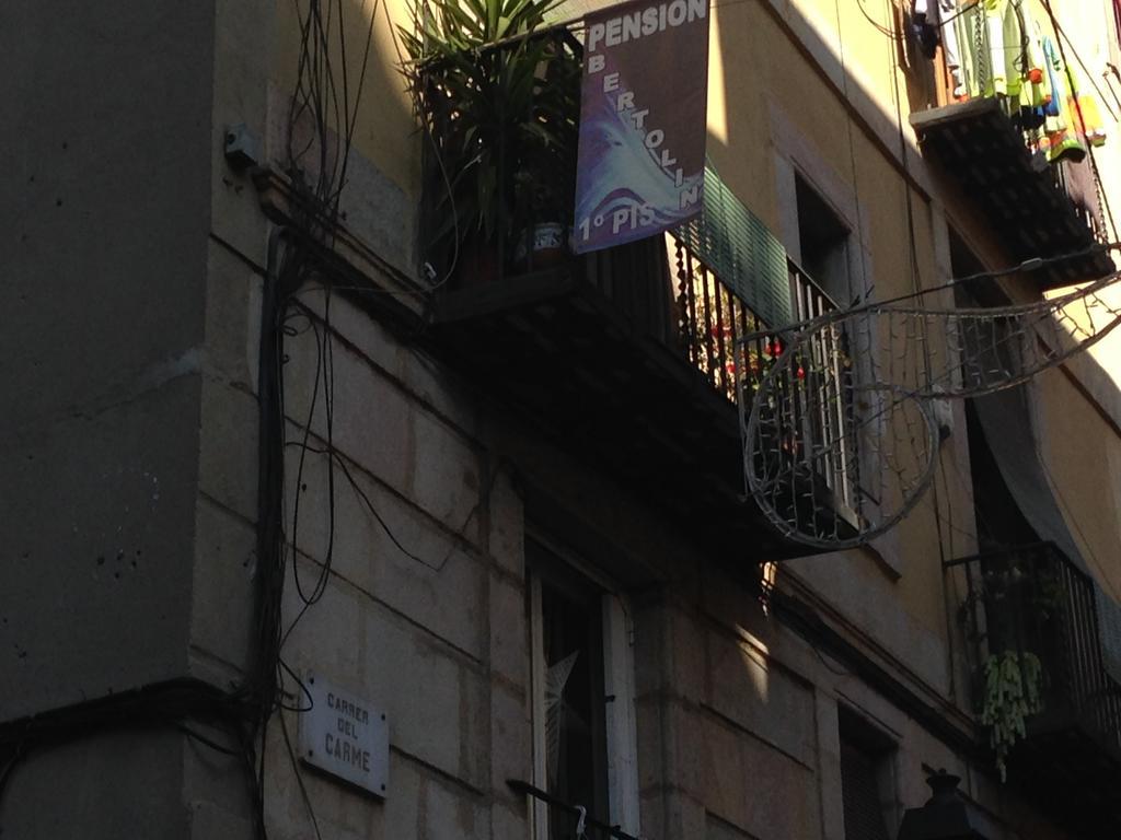 Pension Bertolin Barcelona Buitenkant foto