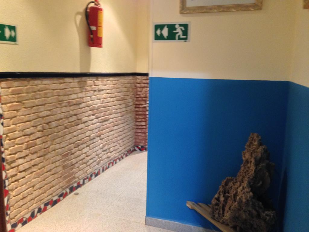 Pension Bertolin Barcelona Buitenkant foto