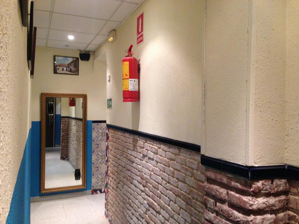 Pension Bertolin Barcelona Buitenkant foto